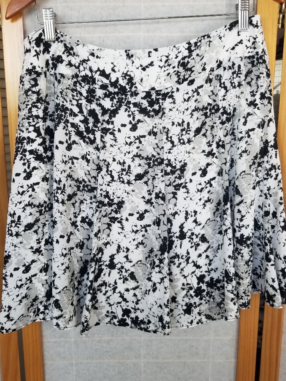 Nue Options White Printed Mini Skirt Size 12 Petite Lined Lightweight